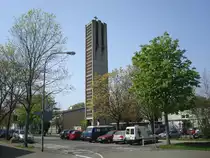 Freiburg im Breisgau,
die evangelische Kreuzkirche im Stadteil St�hlinger,
1964 errichtet vom Architekten Gutknecht,
steht unter Denkmalschutz,
April 2010
