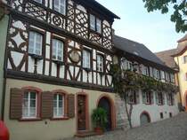 Burkheim am Kaiserstuhl,
schnes Fachwerk in der Hauptstrae,
Mai 2010