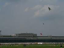 Drachenfest auf dem ehemaligen Flughafen Berlin Tempelhof, 9.5.2010