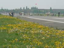 Ein neuer Park fr Berlin! Der ehemalige Flughafen Berlin Tempelhof wurde gestern endlich der ffentlichkeit zugnglich gemacht. Das zog Interessierte aus ganz Berlin an. 9.5.2010