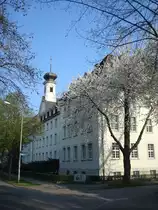Freiburg im Breisgau,
das Herz-Jesu-Kloster des r�misch-katholischen Dehoianerordens,
benannt nach dem Gr�nder Pater Dehon,
April 2010