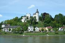 sterreich / Ottensheim a.d.Donau vom Schiff aus gesehen. 11.5.10