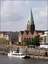 Die Sankt-Martini-Kirche in der Bremer Altstadt hat auch dem Martinianleger f�r die Fahrgastschiffe auf der Weser den Namen gegeben. Die Urspr�nge der Kirche reichen bis ins 13. Jahrhundert zur�ck. 23.05.2010