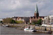 Die Schlachte ist die beliebte Weserpromenade in Bremen. berragt wird sie von der Sankt-Martini-Kirche. 23.05.2010