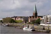 Die Schlachte ist die beliebte Weserpromenade in Bremen. �berragt wird sie von der Sankt-Martini-Kirche. 23.05.2010