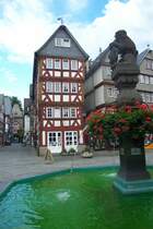 Teil des Marktplatzes und Brunnen
