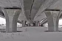 wie der R�genzubringer in Stralsund von oben aussieht, kennen ja schon viele Autofahrer
so sieht er mal von unten aus, 03.02.2010