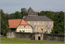 Melle. An den aus dem 13. Jahrhundert stammenden Wohn- und Fliehturm wurde Mitte des 16. Jahrhunderts das zweiflgelige Renaissanceschloss Gesmold angebaut. 05.06.2010
