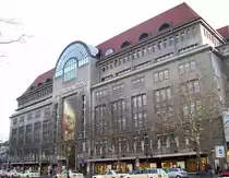 Berlin, Kaufhaus des Westens (KaDeWe) am Wittenbergplatz, Deutschlands bekanntestes Warenhaus, 27.3.1907 erffnet, 1943 zerstrt, nach Wiederherstallung am 3.7.1950 erneut eingeweiht, Blick von der Tauentzienstrae (17.03.2007)