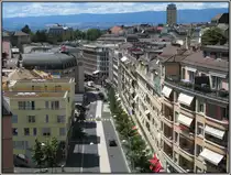 Blick von der Pont Bessire auf einen darunterliegenden Straenzug von Lausanne (25.07.2009).