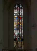 Mnchen, Dom zu Unserer Lieben Frau. Scharfzandtfenster in der Chorhauptkapelle, benannt nach dem Stifter Wilhelm Scharfzandt. Glasmalerarbeit aus der Werkstatt Hemmels in Strassburg, 1488-1493. Aufnahme vom 18. Juni 2010, 15:22