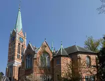 Zrich-Bhl, ref. Kirche, 1895-96 von Paul Reber. Zentralbau mit drei polygonalen Kreuzarmen und Flankenturm, vorgeblendete Backsteinfassade. Neugotik. Aufnahme in Richtung Osten, 24. April 2010, 15:31
