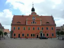 Belgern an der Elbe,
links am Rathaus 1575-78 erbaut, steht ein 6m hoher  Roland ,
der einzige in Sachsen, er ist das Sinnbild fr Stadtrechte und Eigenstndigkeit,
Juni 2010