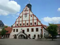 Grimma in Sachsen,
das Rathaus wurde um 1440 gebaut,
der Renaissancegiebel stammt von 1540,
wurde 1995-2000 umfassend restauriert,
Juni 2010