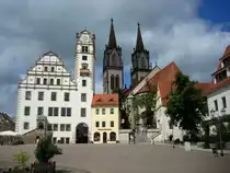 Oschatz, 16.000 Einwohnerstadt in Sachsen,
Marktplatz mit 1846-49 erbauten St.Aegidienkirche und 2x 75m hohen Trmen,
das Rathaus mit schnem Renaissancegiebel wurde von Gottfried Semper 1842 nach einem Stadtbrand wieder aufgebaut,
Juni 2010