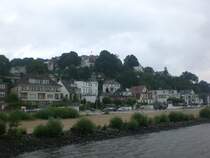 Ein Blick auf den edelen Bezirk Blankenese im Hamburger Westen.Wetter war leider nicht so toll an diesem Tag aber trotzdem ist es eine interessante Ansicht von einem Aussichtsturm an der Elbe.
