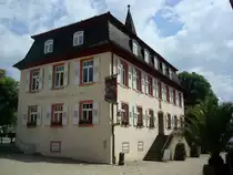 M�llheim im Markgr�flerland,
dieser Barockbau von 1727 mit Mansardendach und Freitreppe war Sitz der Verwaltung der Herrschaft Badenweilers, heute Touristikb�ro,
Juni 2010