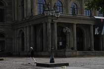 Eine Laterne, am Opernplatz in Hannover, am 26.07.10.