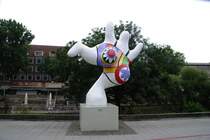 Die Nanas stehen seit 1974 in Hannover. Aufnahme von 26.07.2010.