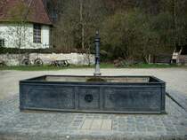 Neuhausen ob Eck,
gueiserner Brunnen von 1873, von dieser Art stehen heute noch viele in unseren Ortschaften,
Mai 2010 