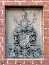 Relief mit Jahreszahl 1593 an der Auenwand eines Hauses an der Ilmenau; Bardowick, 24.08.2010
