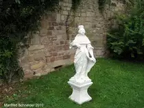 Hier ist eine von vielen Figuren im Schlogarten des Stengel Schlo zu sehen. Die Aufnahme habe ich am 25.08.2010 in Saarbrcken gemacht.