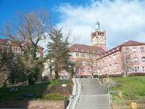 Das Gro�herzogliche Bezirkksamt mit dem markanten Turm in der Bahnhofstra�e.