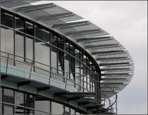 Kaufmnnische Berufschule mit Wirtschaftsgymnasium in hringen. Typisch fr die Bauten von Behnisch und Partner sind die groen Glasflchen, was im Sommer das Gebude doch ziemlich aufheizt, was uns dort ein Lehrer berichtete. 12.06.2010 (Matthias)