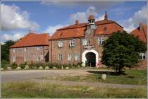 Das Torhaus von Gut Ludwigsburg geht auf das 16. Jahrhundert zurck. 03.08.2010