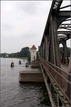 Die einspurige Schleibrcke bei Lindaunis. Die Schlei bildet die Grenze zwischen den beiden Landkreisen Schleswig-Flensburg und Rendsburg-Eckernfrde. 05.08.2010