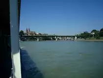Basel am Rhein,
die Wettsteinbr�cke, eine Stra�enbr�cke in Stahlbogenbauweise, Gesamtl�nge 196m, neu errichtet 1992-95,
Juni 2010