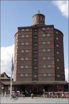 Das 1931/32 errichtete Rundsilo am Binnenhafen in Eckernfrde steht inzwischen unter Denkmalschutz und wird auch anderweitig genutz. 03.08.2010