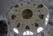 Muri AG, ehemalige Klosterkirche. Urspr�nglich romanische Anlage mit zahlreichen Ver�nderungen bis zur Barockisierung. Aufnahme des 25 m hohen Kuppeloktogons, 19. Aug. 2010, 17:19