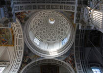 Solothurn, St. Ursenkathedrale. Blick in die Vierungskuppel. Frhklassizistisch. Aufnahme vom 23. Mai 2010, 19:05
