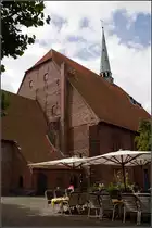 In den engen Altstadtstra�en von Eckernf�rde ist immer nur ein begrenzter Blick auf die Sankt-Nicolai-Kirche m�glich. 03.08.2010