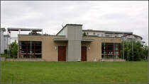 . Der Kindergarten  Badener Hof  in Heilbronn der Architekten Lederer, Ragnarsdottir, Oei. Fertigstellung: 2003, hier die Gartenseite. 

http://www.archlro.de/de/projects/projects-health-and-education/kindergarten-heilbronn?order=years

12.06.2010 (Matthias)