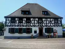 Gundelfingen bei Freiburg,
seit 1706 besteht das Gasthaus  R�ssle , seit 1971 im Gemeindebesitz,
Mai 2010