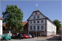 Das Rathaus von Schleswig ist in einem ehemaligen Franziskanerkloster eingerichtet worden. Neben dem neueren, klassizistischen Geb�udeteil gibt es noch mittelalterliche Bausubstanz, das sogenannte Graukloster. 07.08.2010