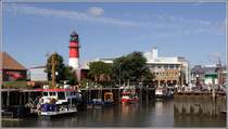 An den Museumshafen in Bsum schliet sich das Gelnde der Wasser- und Schifffahrtsverwaltung an, auf dem auch der Leuchtturm steht. 13.08.2010
