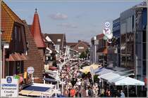 Die Alleestrae in Bsum ist die Haupteinkaufsmeile. 13.08.2010