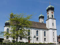 Lachen SZ, kath. Pfarrkirche zum hl. Kreuz. Barockbau nach Vorarlberger Schema, 1707-10 von Johann Peter und Gabriel Thumb unter Mitwirkung von Caspar Moosbrugger. Sdwand und stliche Doppelturmfassade, 24. Mai 2010, 15:13