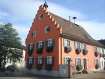 Gottenheim im Breisgau, bekannter Weinort am Tuniberg, 
das Rathaus von 1802, Sept.2010 