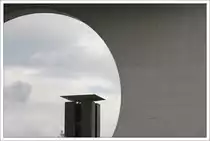 Blick  durchs  Bundeskanzleramt zum Carillon in Berlin-Tiergarten (Glockenturm). 19.08.2010 (Matthias)