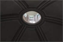 Ein Oberlicht in der Katholischen Hofkirche in Dresden. 02.08.2009 (Matthias)