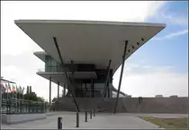 Das Internationales Congress Center Dresden mit dem weit auskragendem Vordach. Architekten: Storch Ehlers Partner Architekten. Fertigstellung: 2004. 02.08.2009 (Matthias)