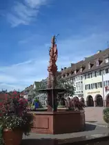 Freudenstadt im Schwarzwald, 
einer von mehreren Brunnen auf Deutschlands gr��tem Marktplatz, 
Aug.2010 