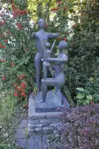 Kunstwerk, in Lehrte  Familie mit Kind , in Lehrte. Foto vom 10.10.2010.