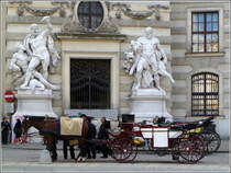 Fiaker vor der Hofburg am Michaelerplatz. 30.09.2010