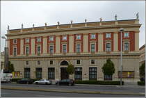 Das 1867-69 erbaute Musikvereinsgebude vom Karlsplatz aus. 02.10.2010