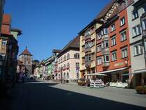 Rottweil, die lteste Stadt in Baden-Wrttemberg, die Fugngerzone in der Hauptstrae mit Blick zum Schwarzen Tor, Aug.2010